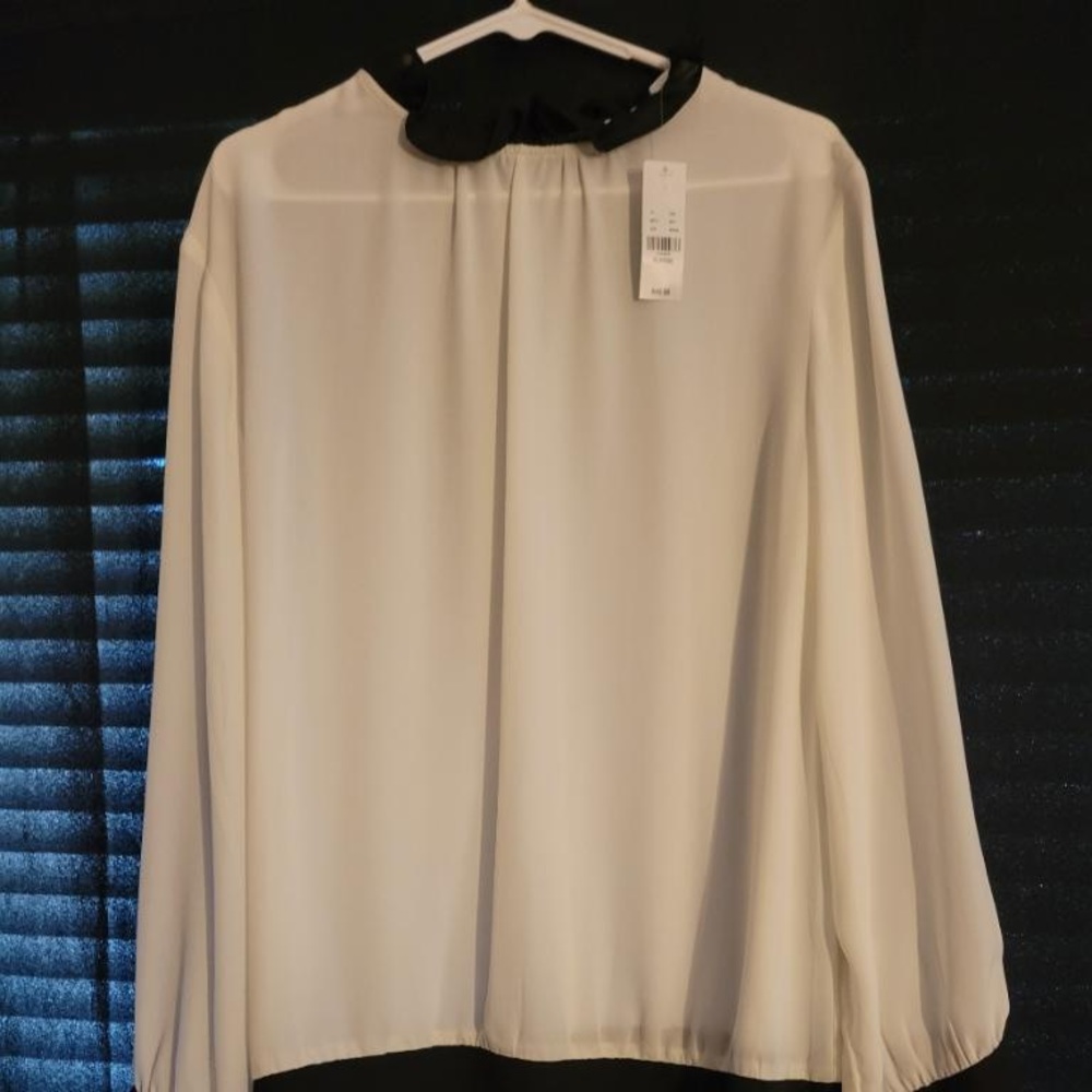 New York & Co-Size XL-White with black collar